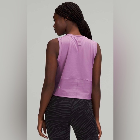 Lululemon Mesh Back Cropped Train Tank Top in Wisteria Purple Sz 8! - Picture 2 of 8